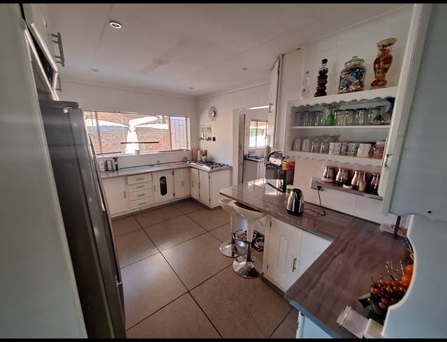 3 BEDROOM HOUSE FOR SALE IN VANDERBIJLPARK SE 3